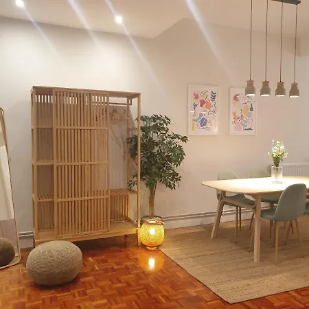 Spacious And Lovely In The Center Of Apartman