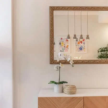 Spacious And Lovely In The Center Of Apartman *