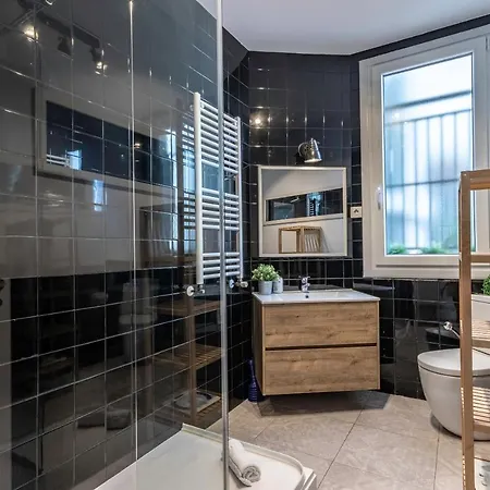 Spacious And Lovely In The Center Of