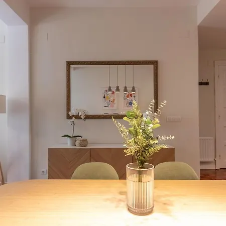 Апартаменты Spacious And Lovely In The Center Of