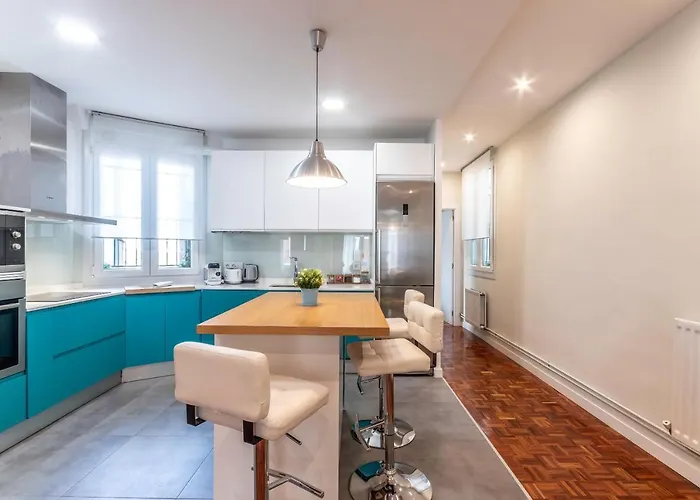 Spacious And Lovely In The Center Of בילבאו