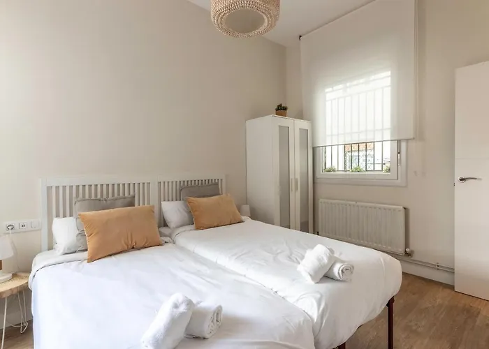 Spacious And Lovely In The Center Of * בילבאו