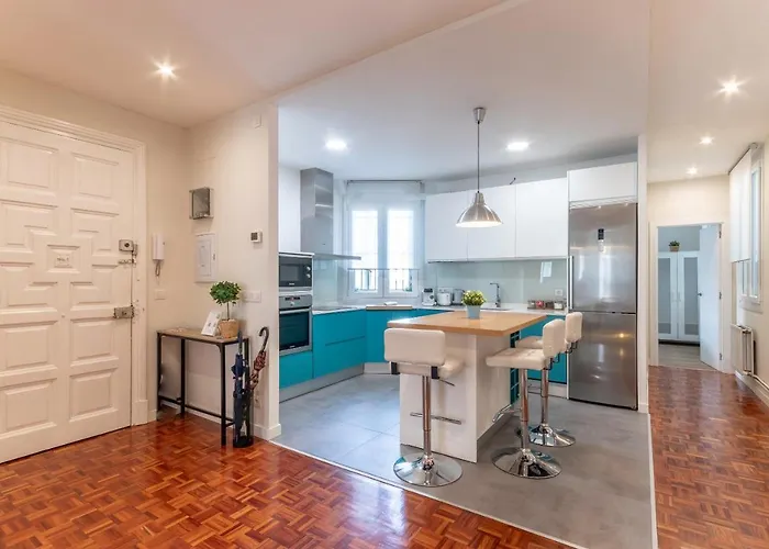 Spacious And Lovely In The Center Of בילבאו