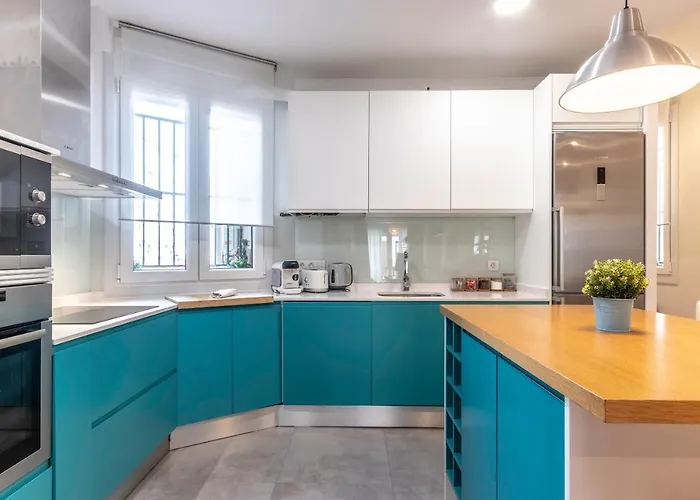 Spacious And Lovely In The Center Of