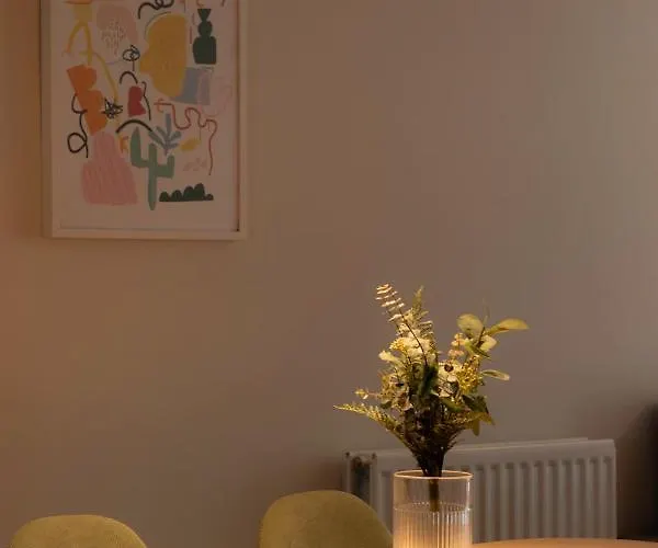 Spacious And Lovely In The Center Of *