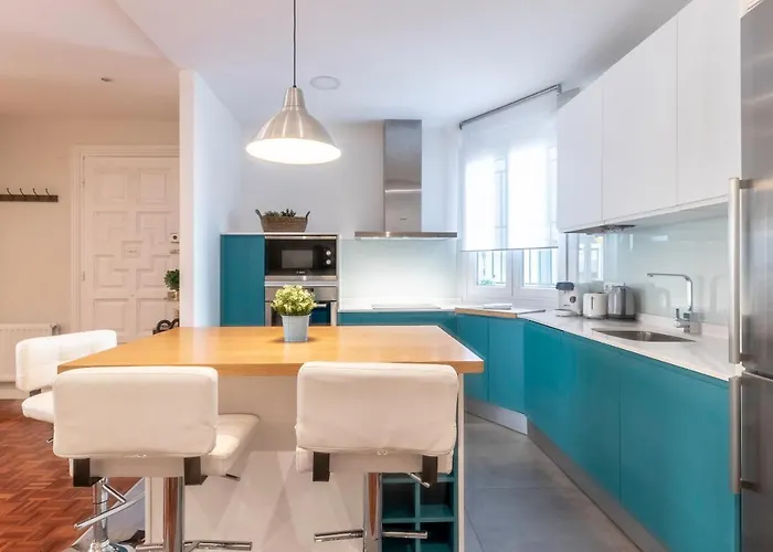 Spacious And Lovely In The Center Of בילבאו